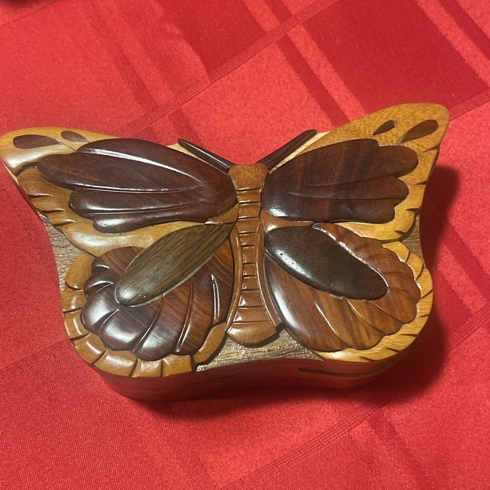 Vintage Carver Dans Beautiful Butterfly Secret Wood Carved Puzzle Trinket Box